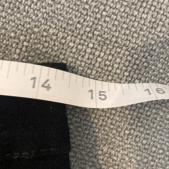 Gloria Vanderbilt SZ 6 Amanda Jeans - 14.5”W stretches to 16” x 37” L x 11” rise - Picture 5 of 10